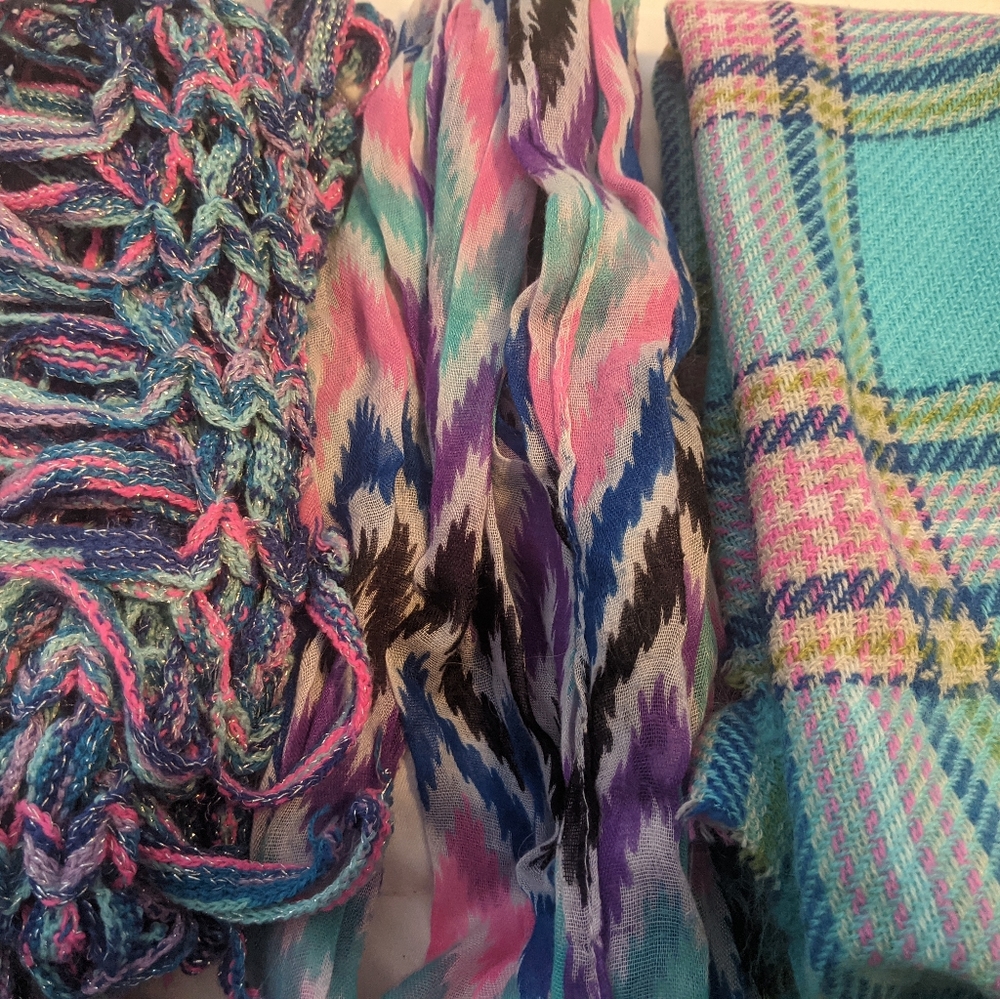 Lot of three girls infinity scarves